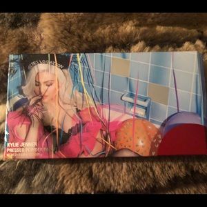 Kylie cosmetics by Kylie Jenner palette